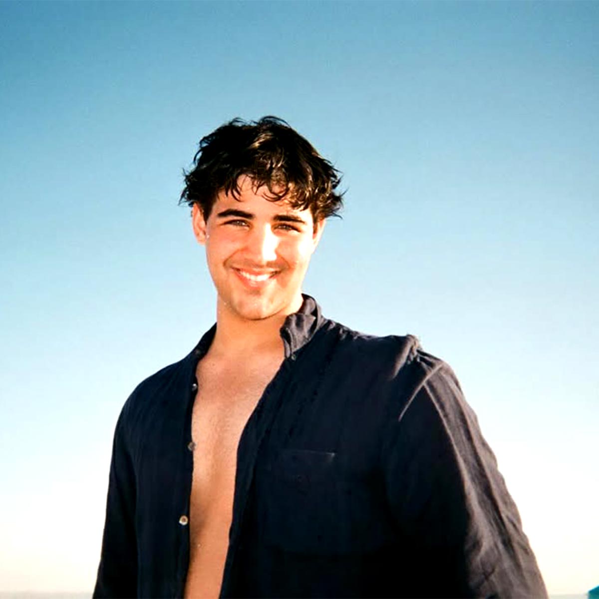 चंद पैसों के लिए नौकरी कर रहा अक्षय कुमार का बेटा