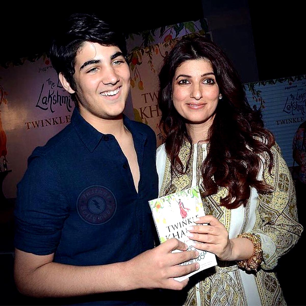 चंद पैसों के लिए नौकरी कर रहा अक्षय कुमार का बेटा