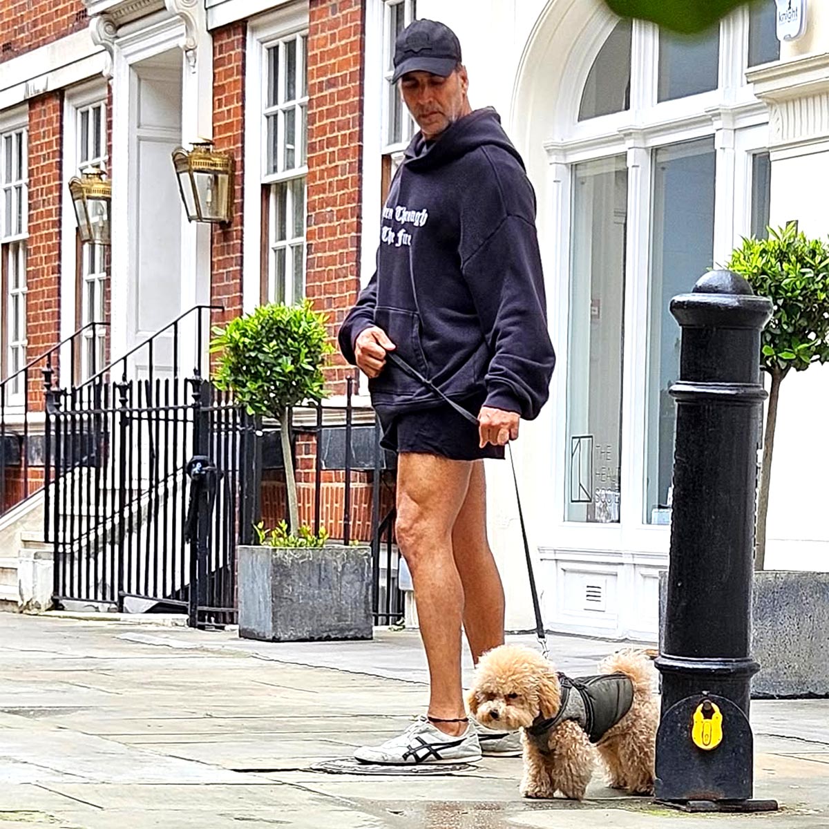 चंद पैसों के लिए नौकरी कर रहा अक्षय कुमार का बेटा