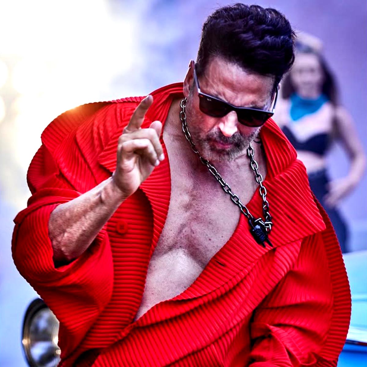 चंद पैसों के लिए नौकरी कर रहा अक्षय कुमार का बेटा