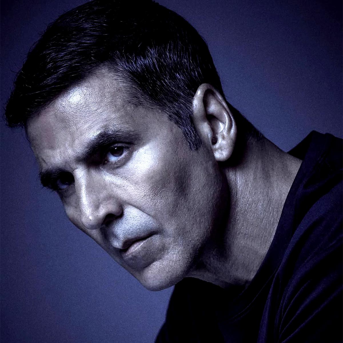 चंद पैसों के लिए नौकरी कर रहा अक्षय कुमार का बेटा