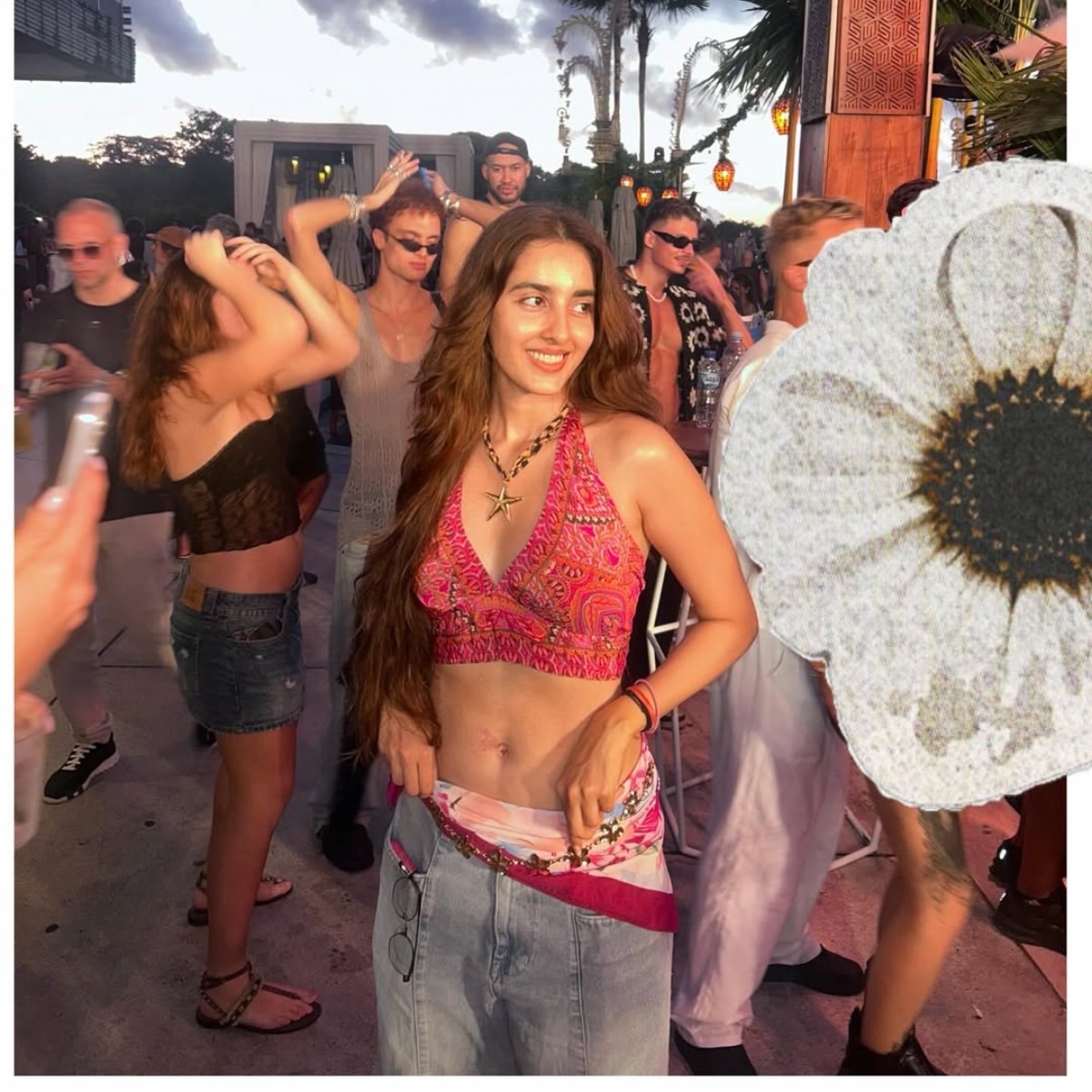 बिकिनी में सिमरत कौर