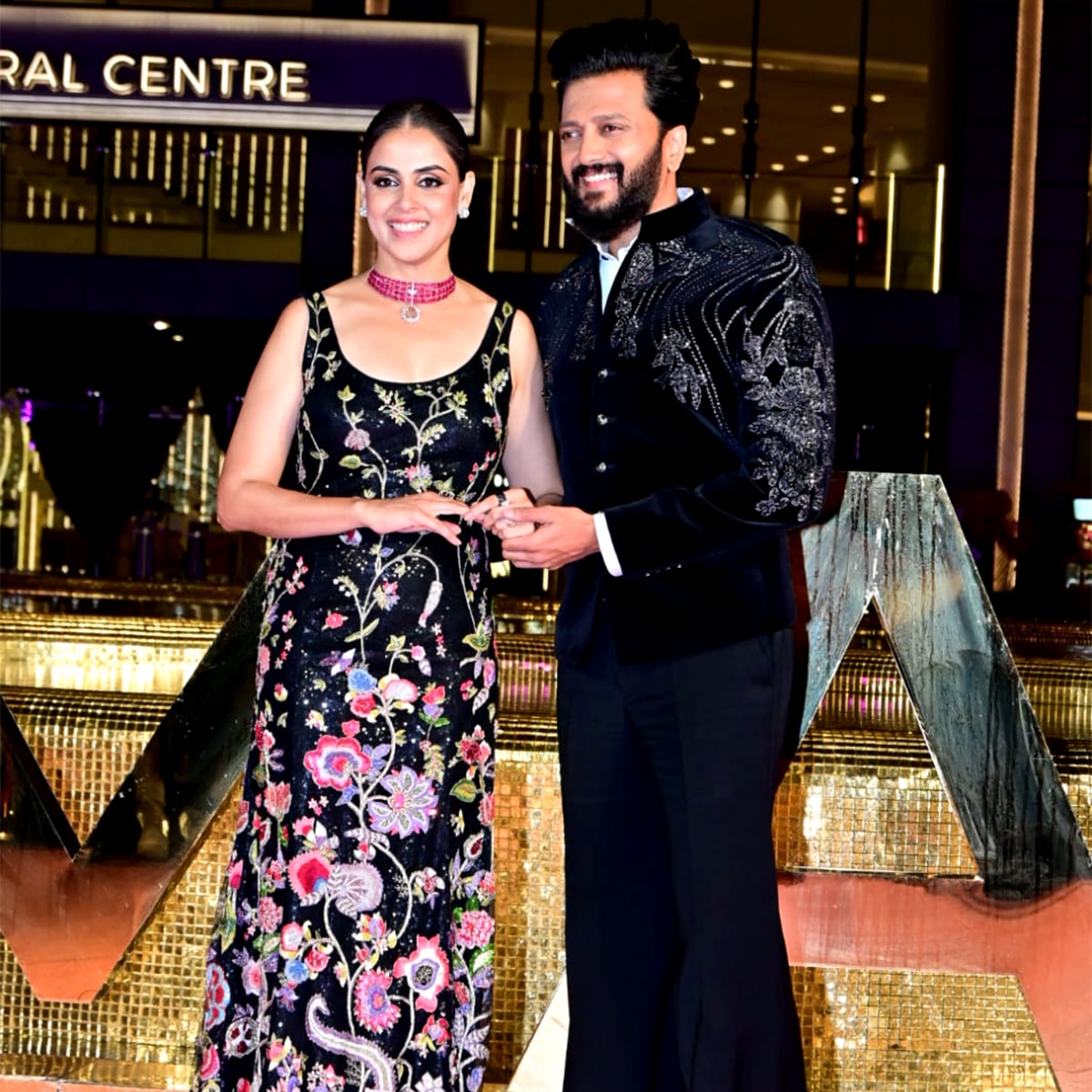 अंबानी के इवेंट में स्टार्स 