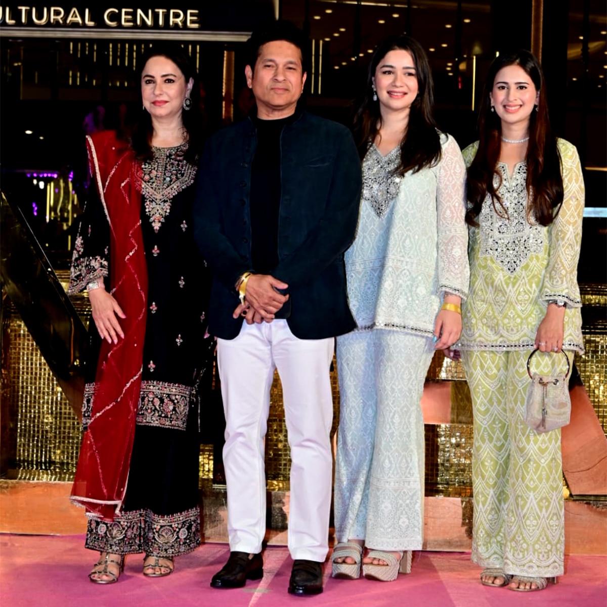 अंबानी के इवेंट में स्टार्स 