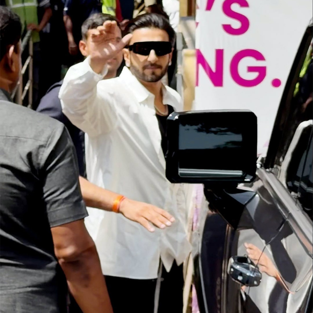  जामनगर पहुंचे सेलेब्स