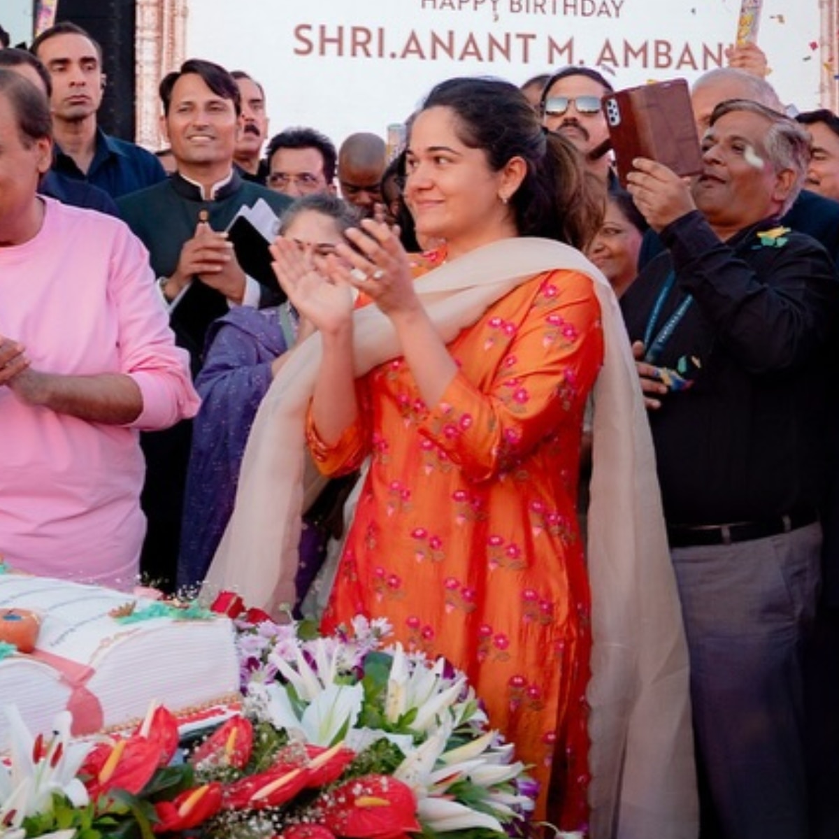 अनंत अंबानी के बर्थडे पर राधिका मर्चेंट और अंजलि मर्चेंट.