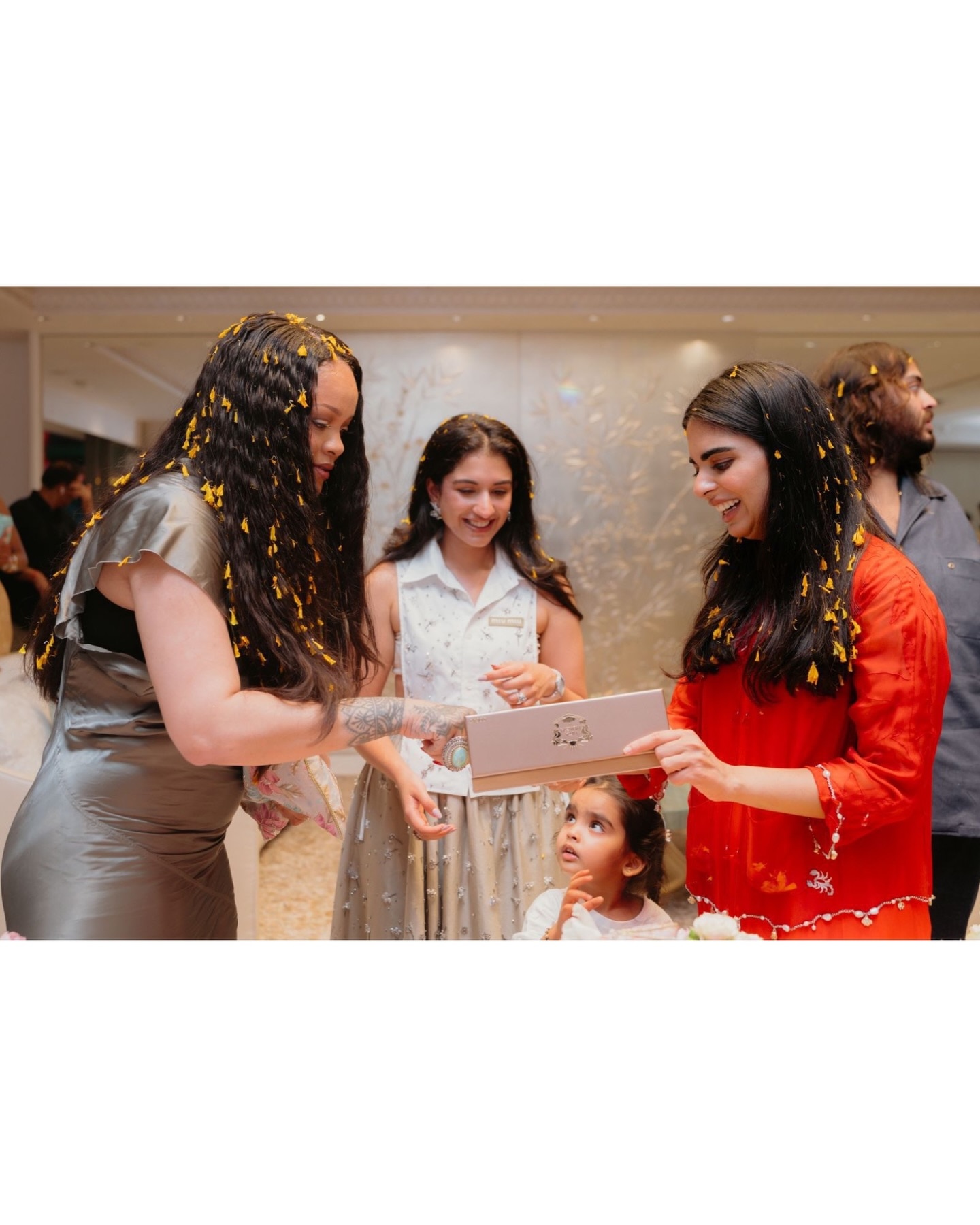 Rihanna antilia visit