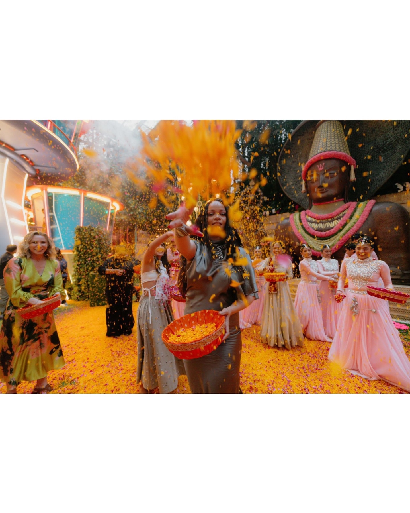  Rihanna antilia visit