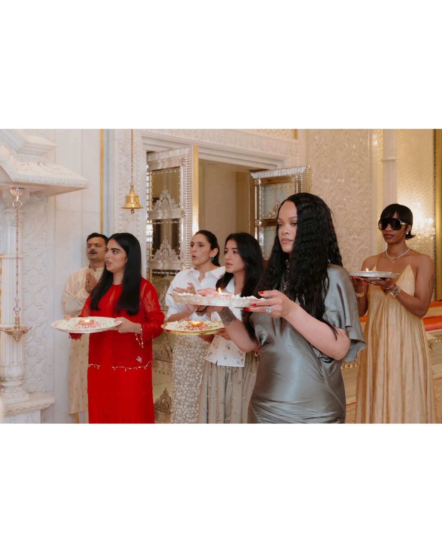 Rihanna antilia visit