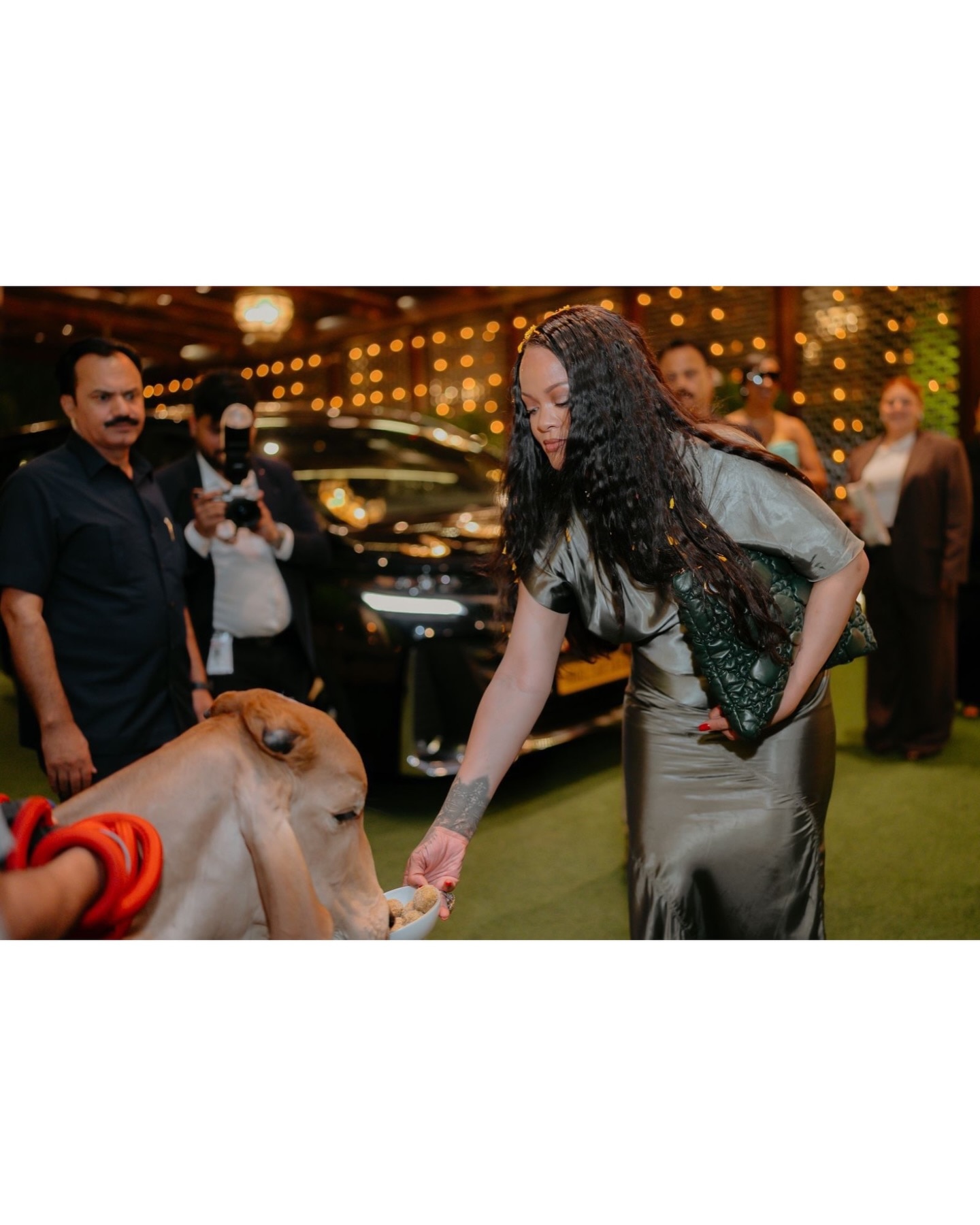 Rihanna lunch at Antilia with ambani family dior expensive-bag-price