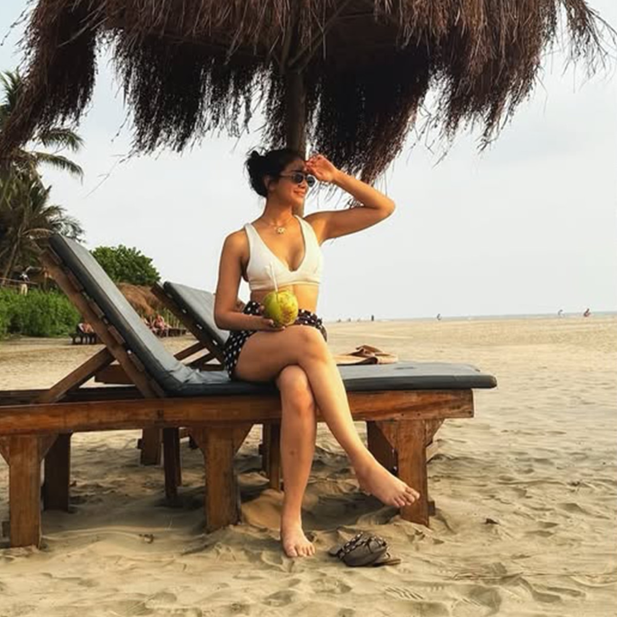 बिकिनी में अर्चना की बहू का जलवा