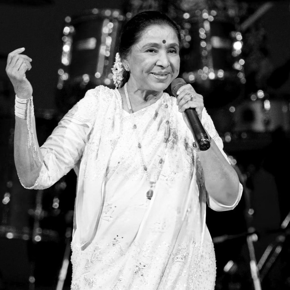 आशा भोसले 