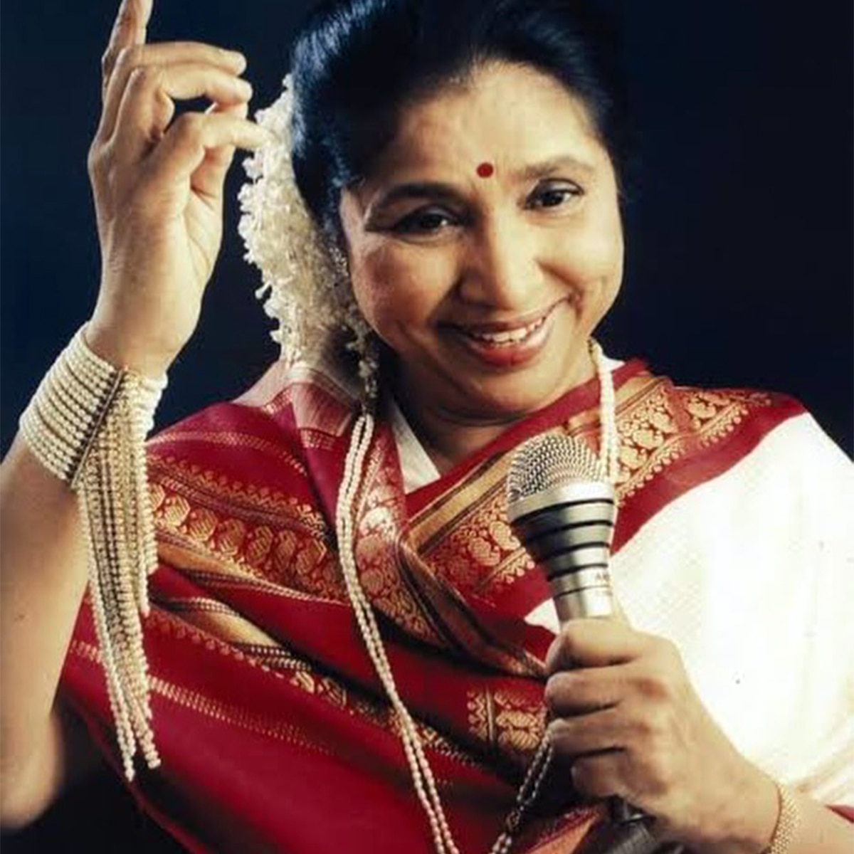 लता मंगेशकर को याद कर रोई थीं आशा भोसले