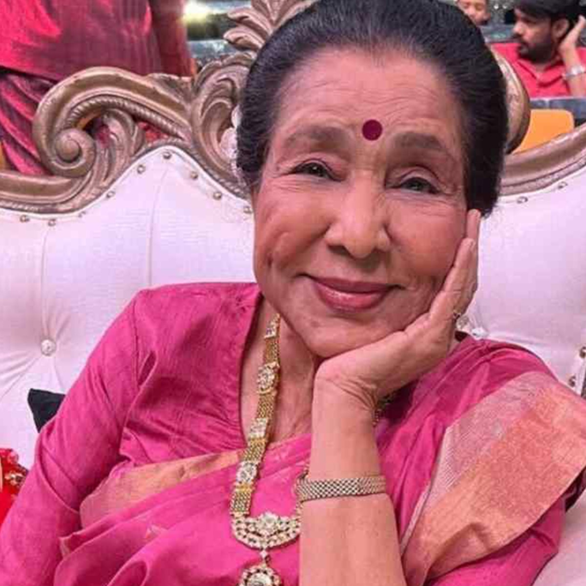 लता मंगेशकर को याद कर रोई थीं आशा भोसले