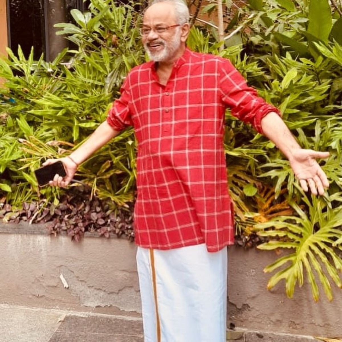 कौन हैं आशा भोसले के एक्स-दामाद?