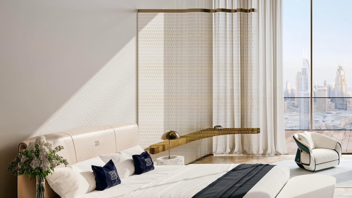 What is the price of the most expensive flat in Dubai?