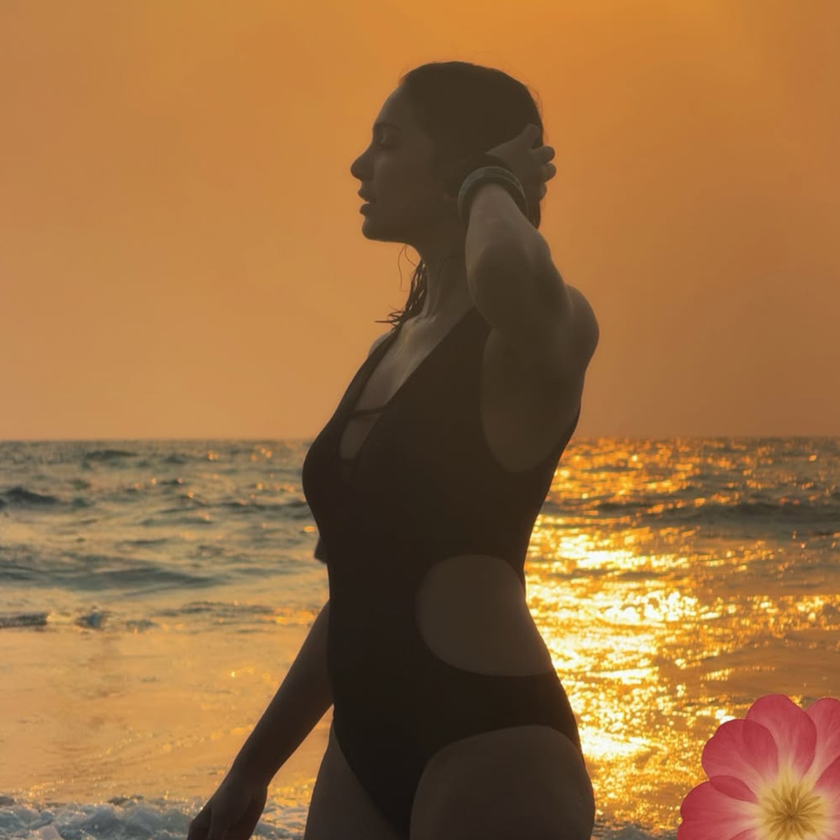 बिकिनी में अर्चना की बहू का जलवा