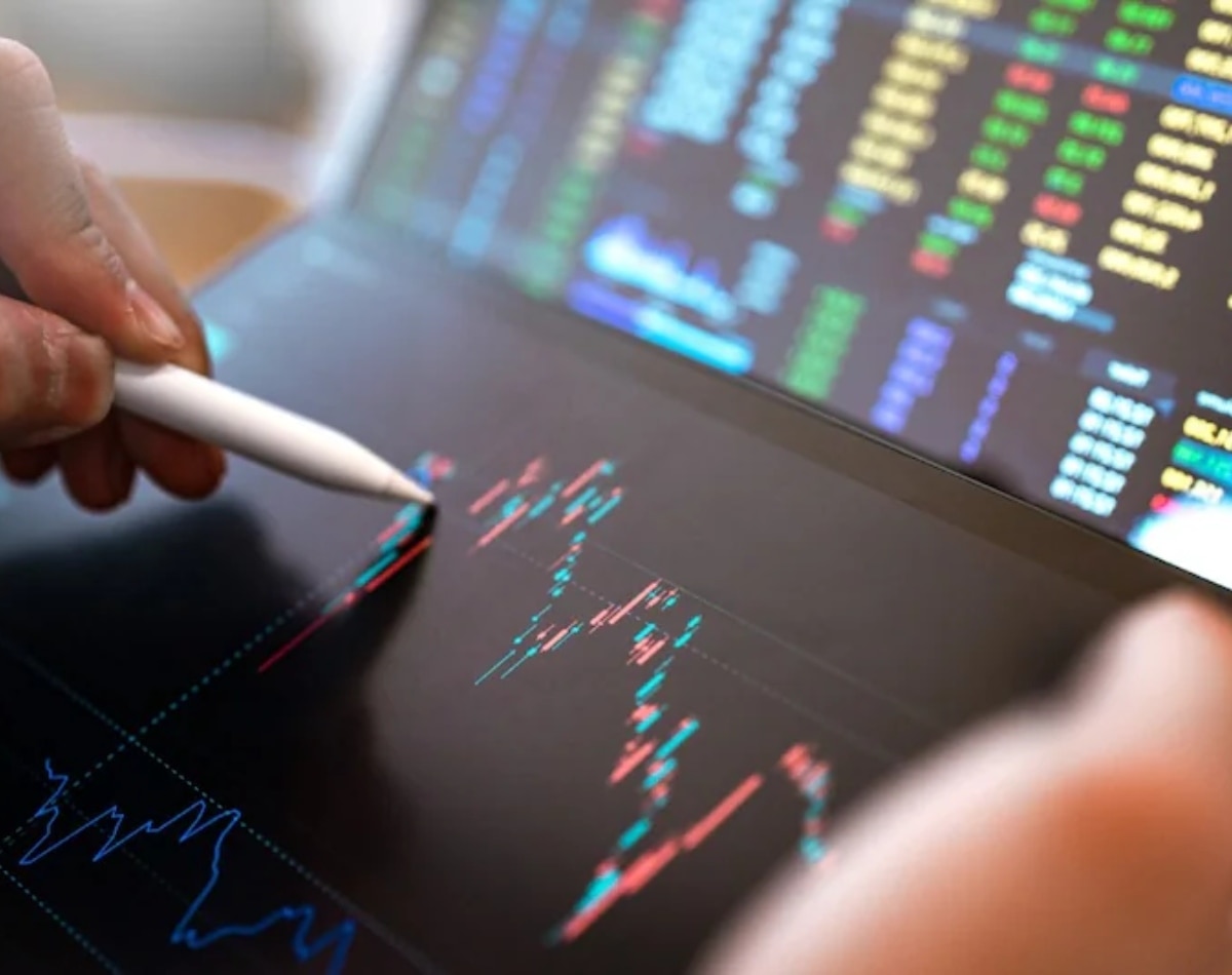 अडानी के शेयर मचा रहे गदर 