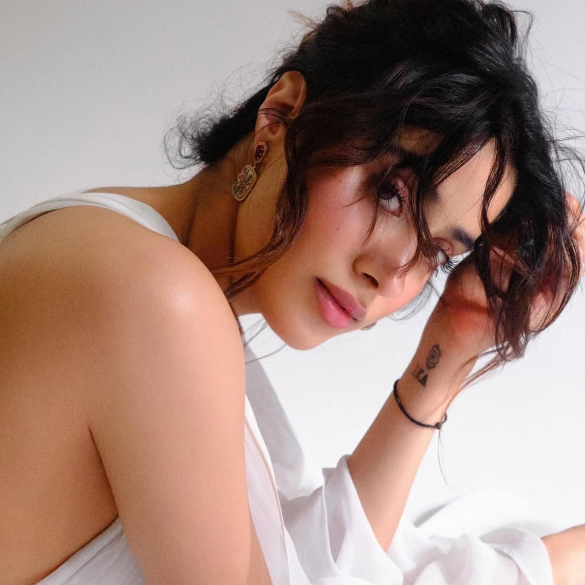 janhvi kapoor bold look