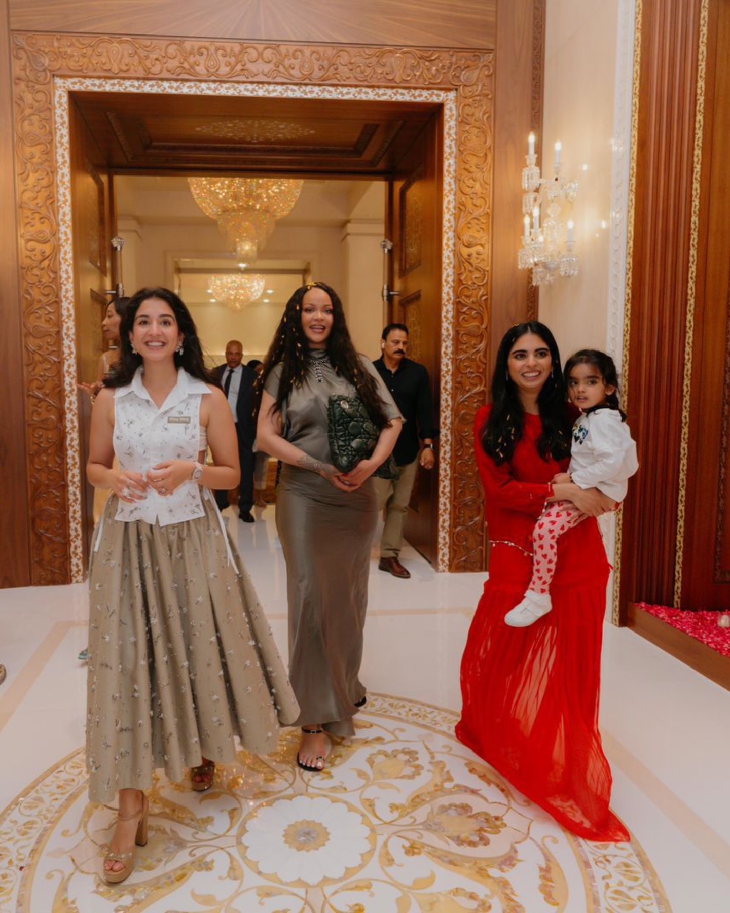 Rihanna antilia visit