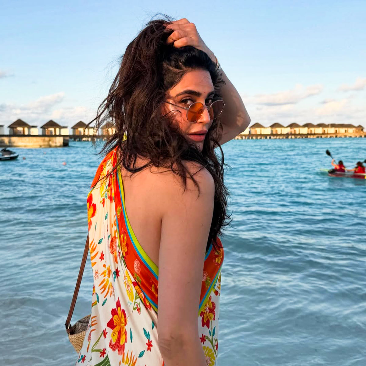 करिश्मा तन्ना ने छिपाया बेबी बंप