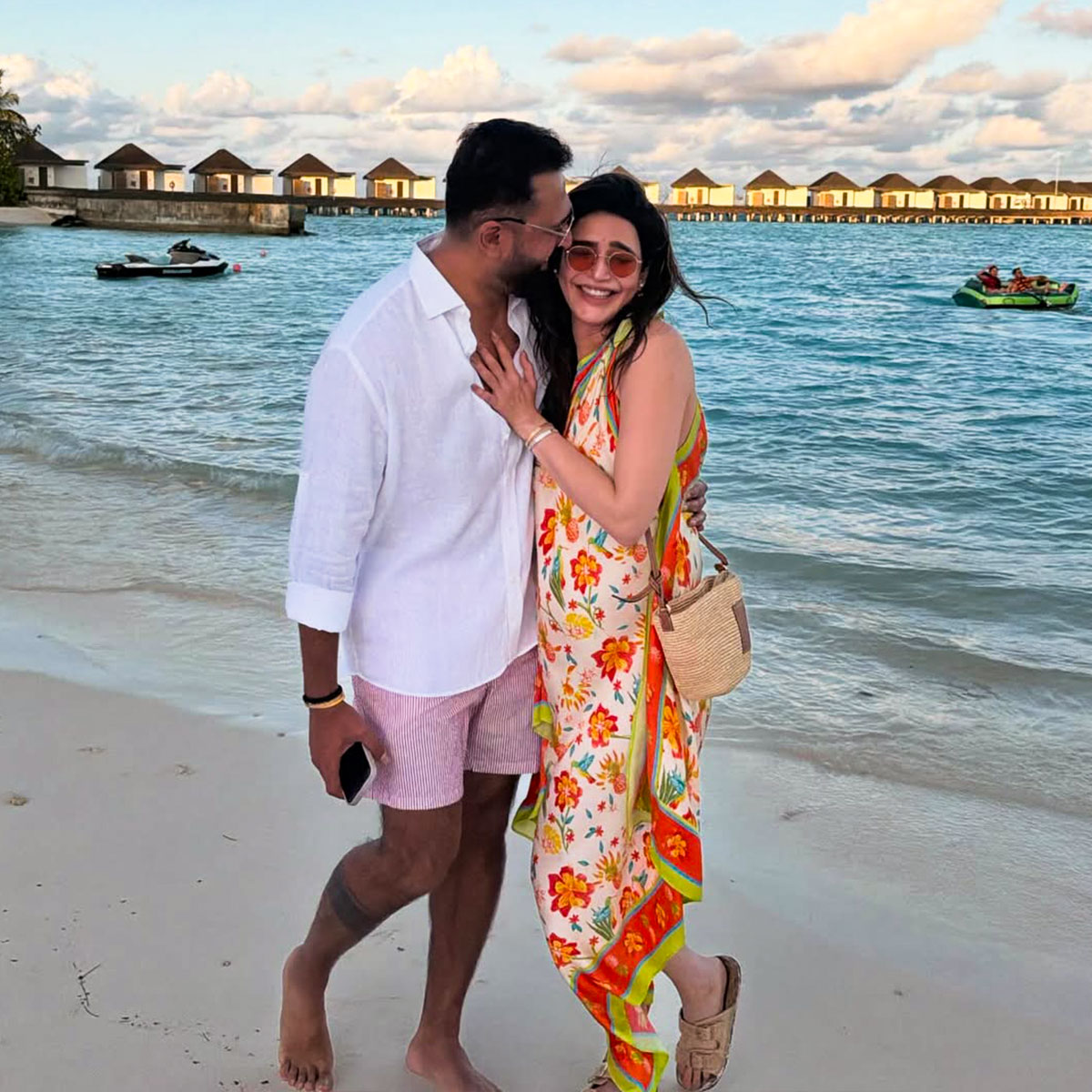 करिश्मा तन्ना ने छिपाया बेबी बंप