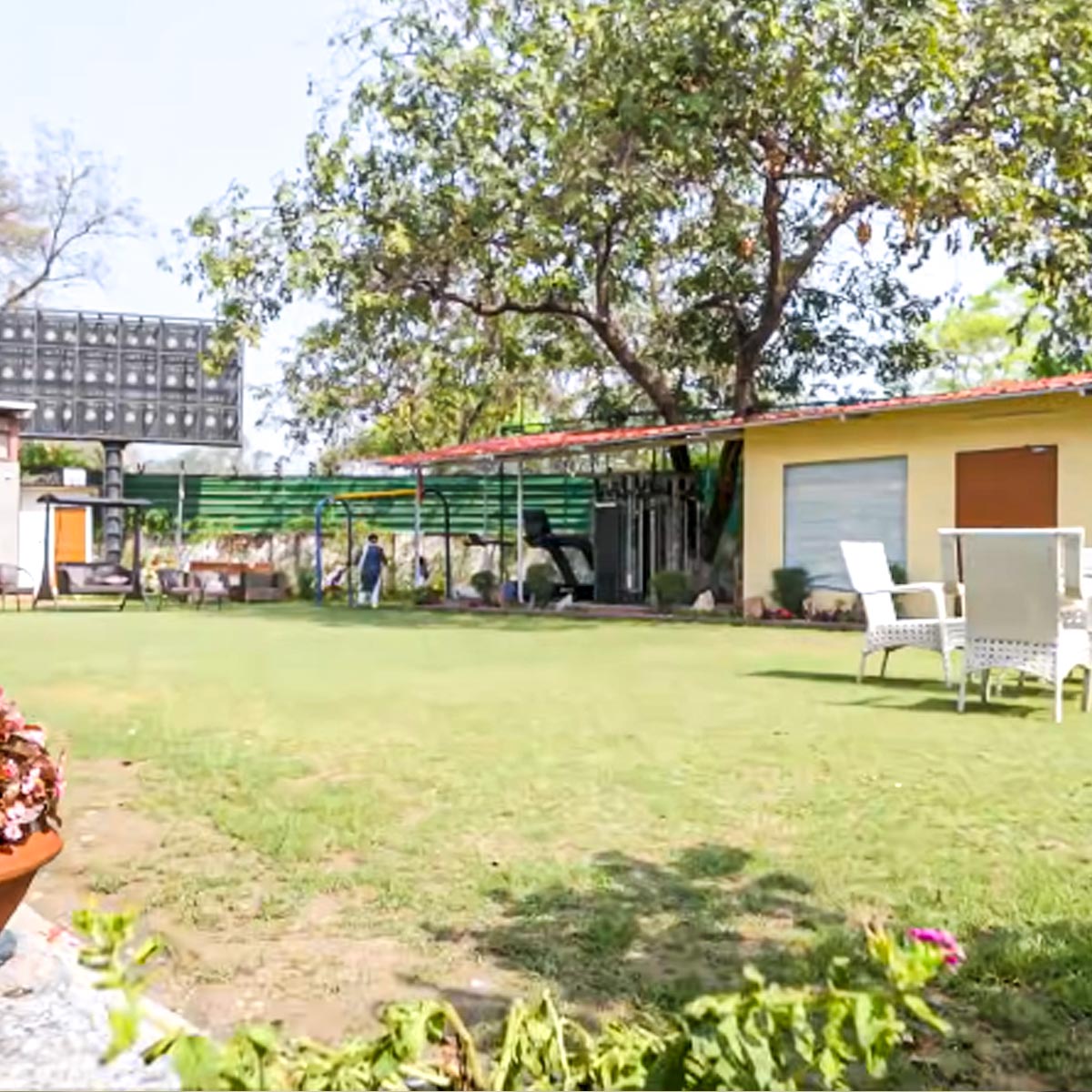 मनोज तिवारी हाउस