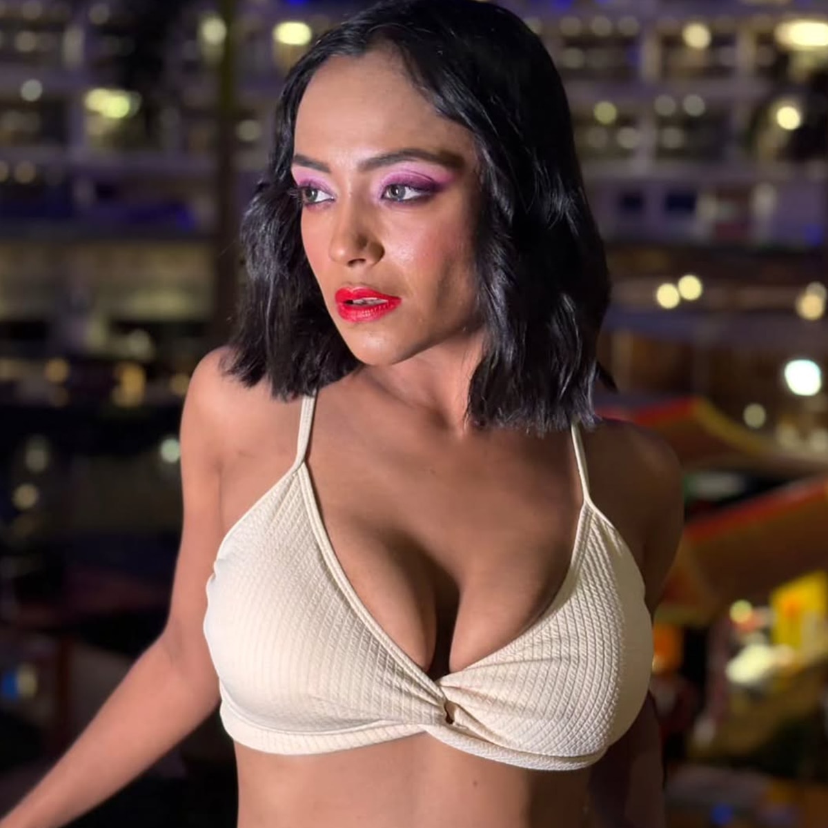  नेहल वडोलिया 