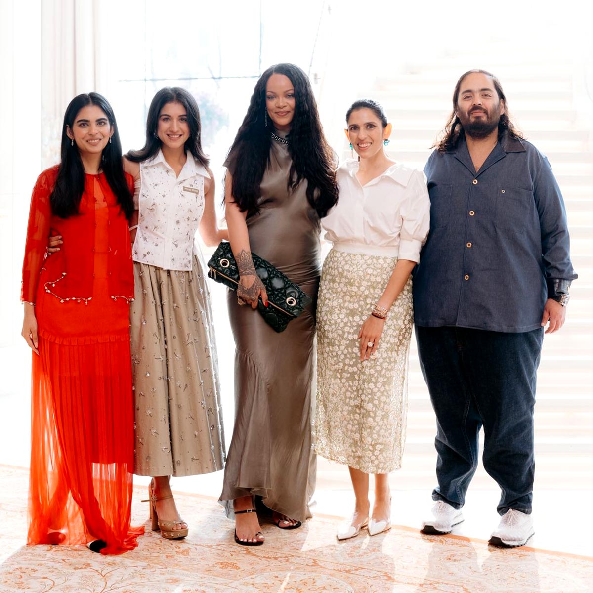 अंबानी फैमिली संग रिहाना ने एन्जॉय किया लंच