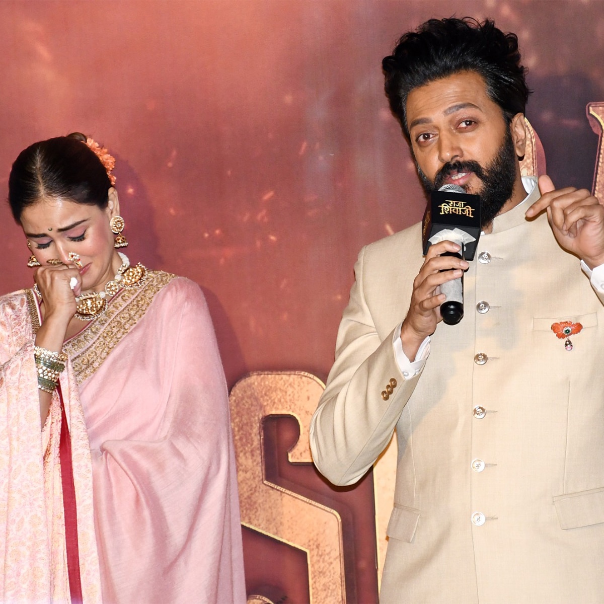 रो पड़े रितेश देशमुख और जेनेलिया डिसूजा