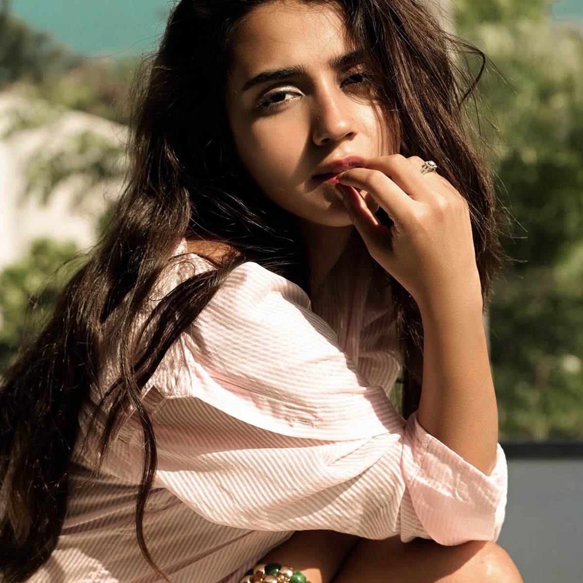 बिकिनी में छाईं एक्ट्रेस रोशनी वालिया