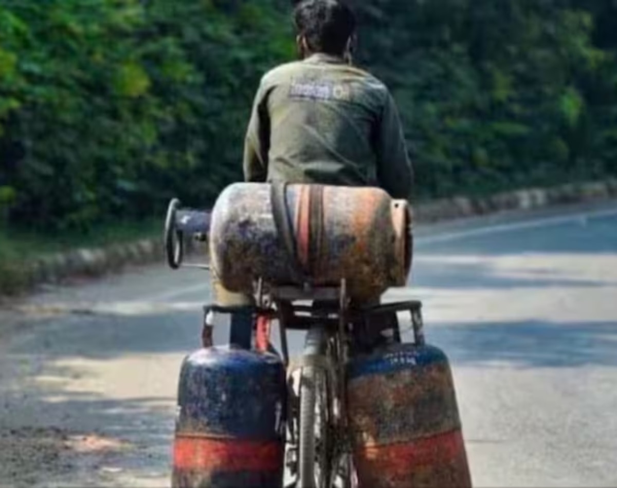 पहला बदलाव: LPG सिलेंडर महंगा