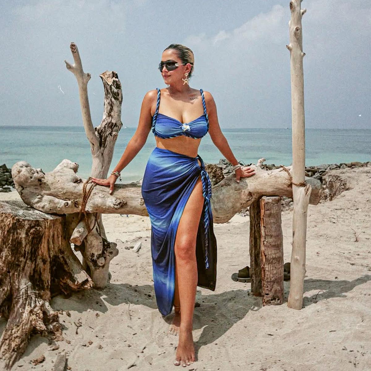 अफगानिस्तान की मॉडल ने बिकिनी में शेयर की फोटोज