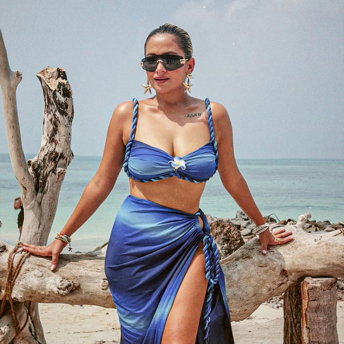 अफगानिस्तान की मॉडल ने बिकिनी में शेयर की फोटोज