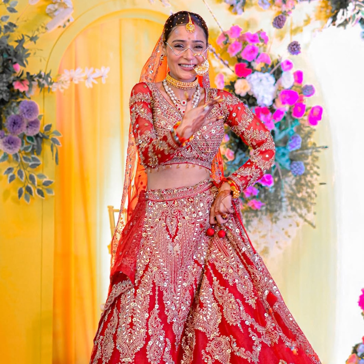 सारा खान और कृष पाठक ने दूसरे धर्म में रचाई शादी