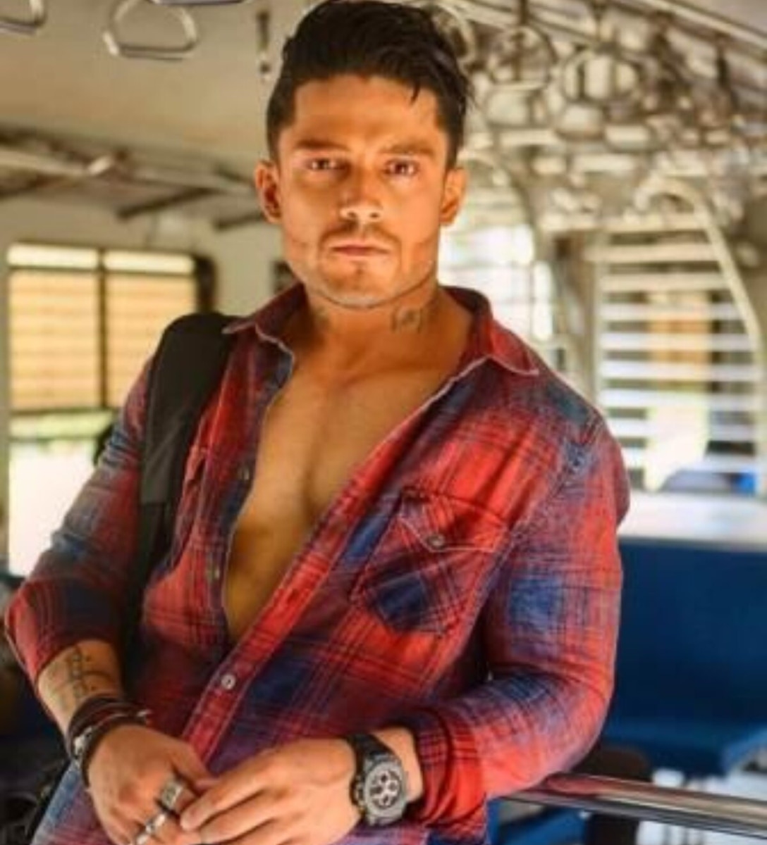 मां को मारते थे सिद्धार्थ के गैंगस्टर पिता