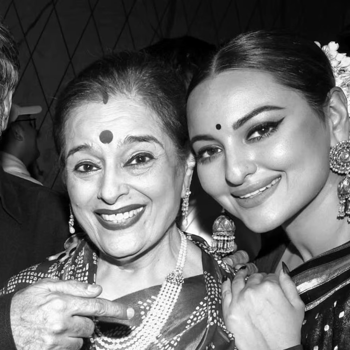 सोनाक्षी सिन्हा, पूनम सिन्हा