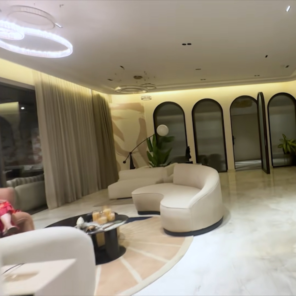 राज महल से कम नहीं तेजस्वी प्रकाश का घर