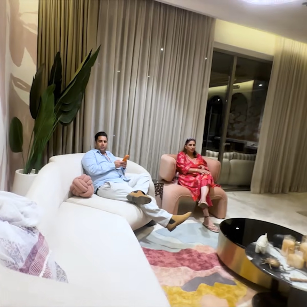 राज महल से कम नहीं तेजस्वी प्रकाश का घर