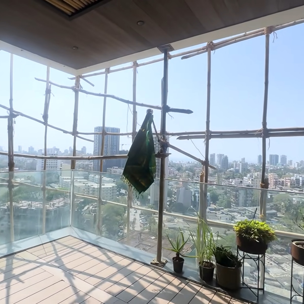 राज महल से कम नहीं तेजस्वी प्रकाश का घर