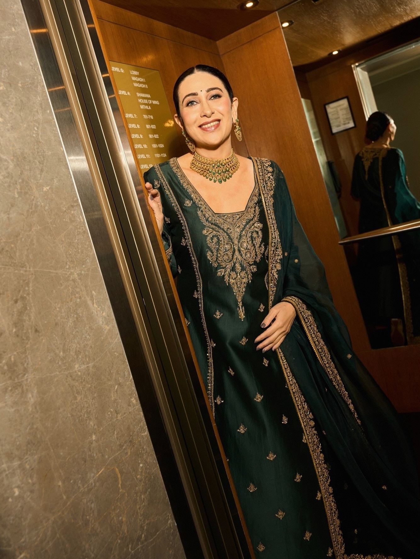 Karisma Kapoor suit look