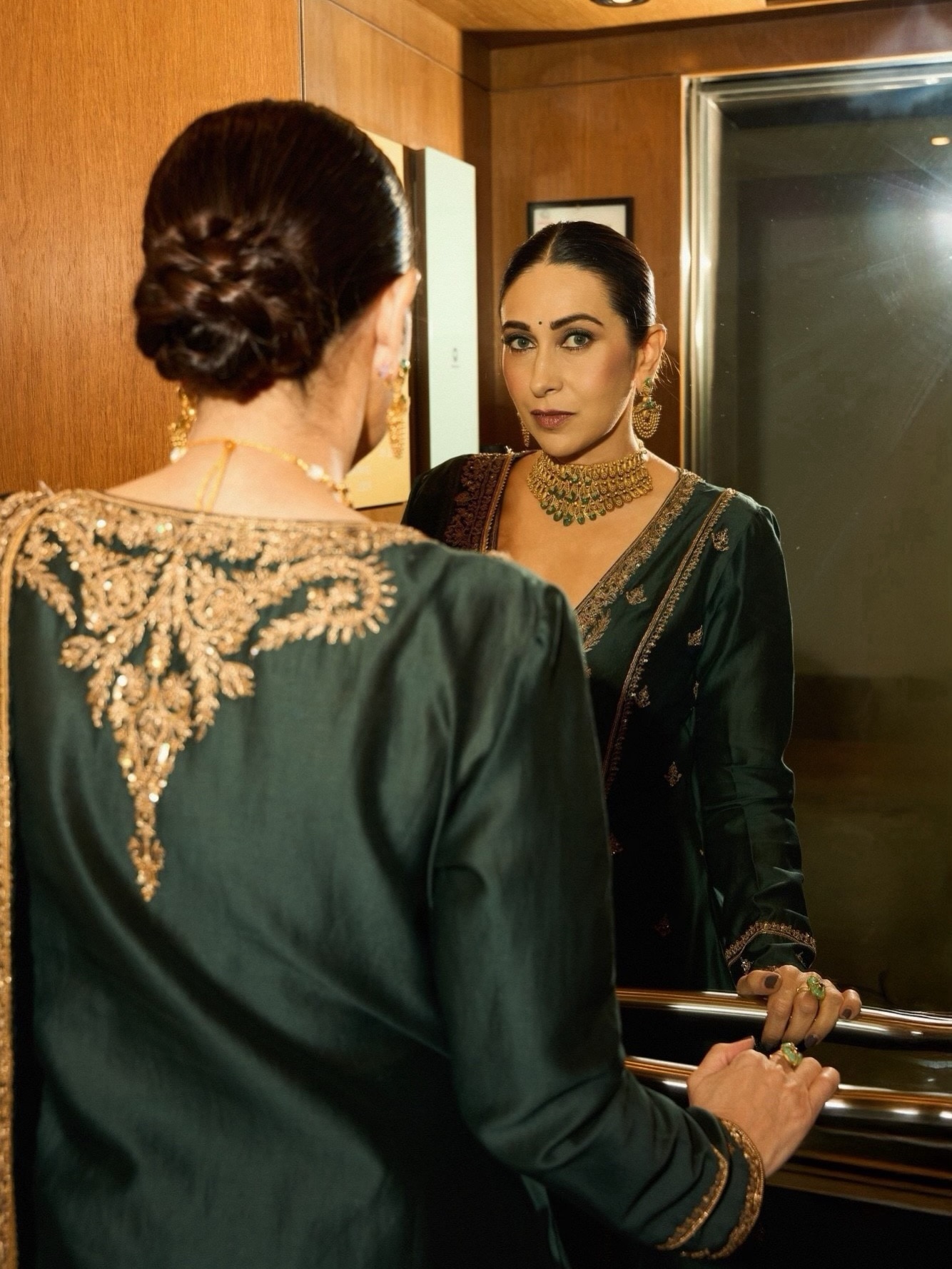 Karisma Kapoor hairstyle