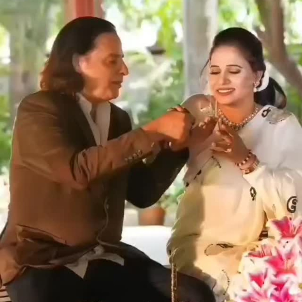 कौन हैं राहुल रॉय की रील पार्टनर?