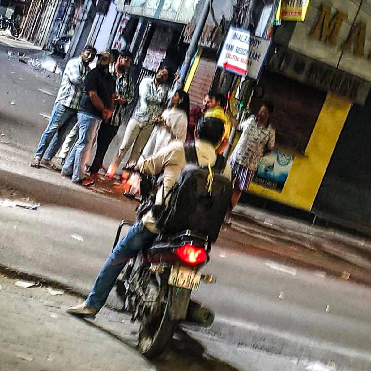 सादे कपड़ों में अंडरकवर ऑपरेशन के दौरान आईपीएस बी सुमति 