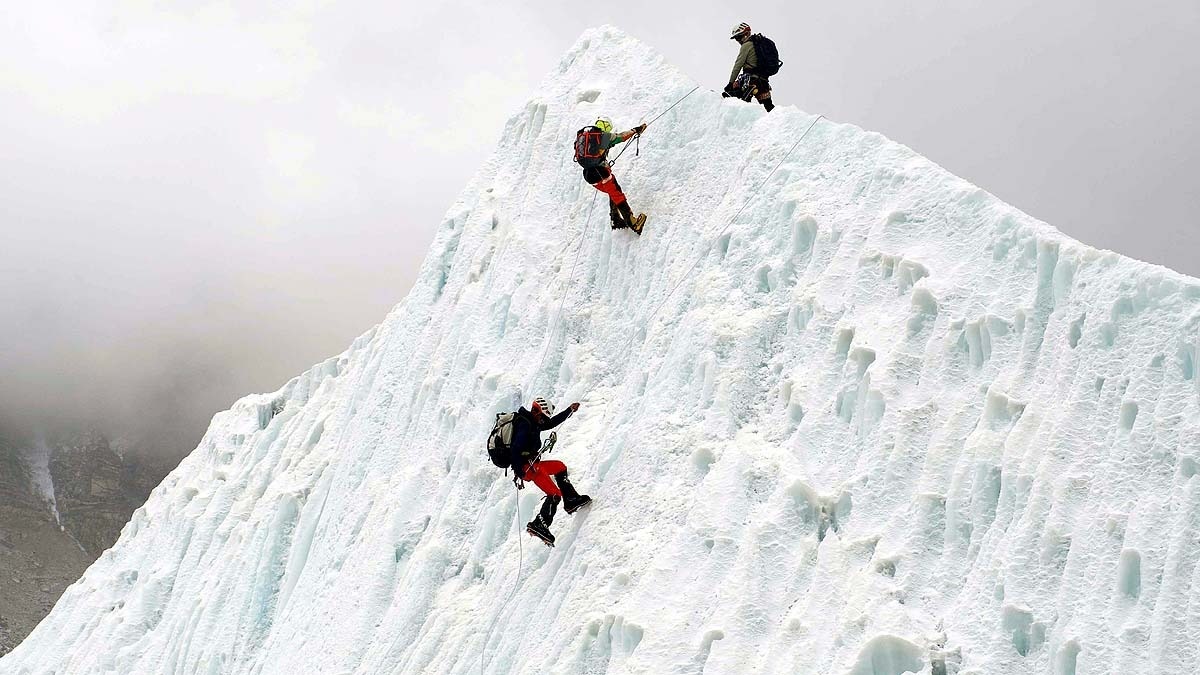 274 Climbers Everest