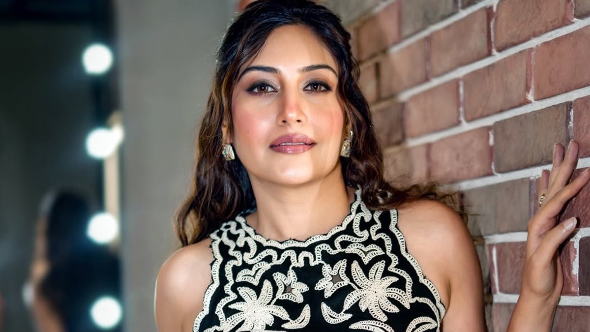 6a184ab3daf57-surbhi-chandna-280118603-16x9.jpg