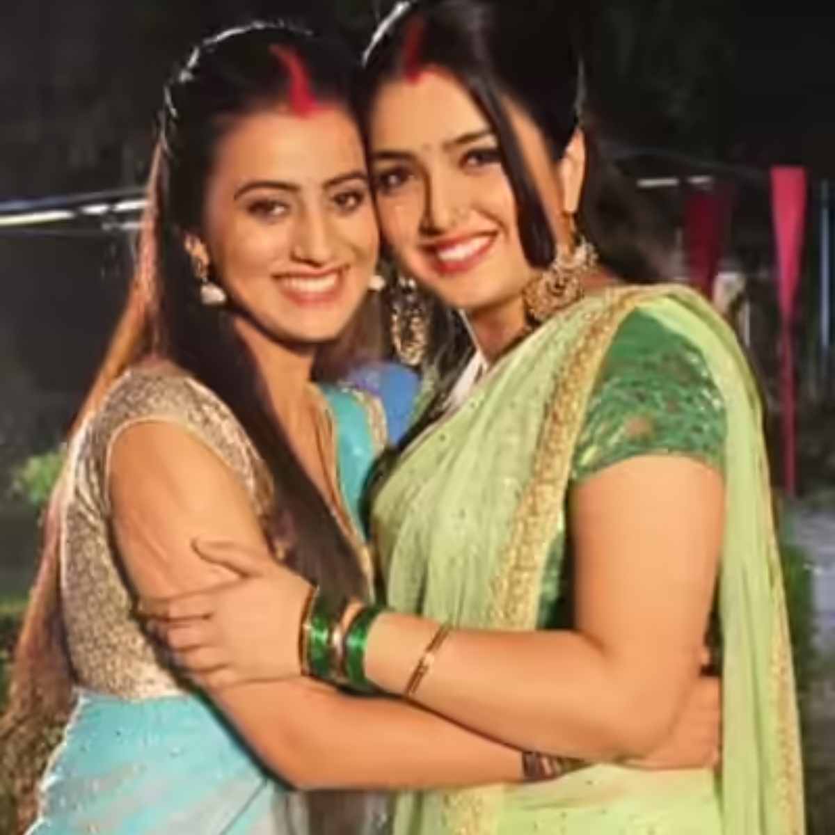 Aamrapali Dubey akshara singh 