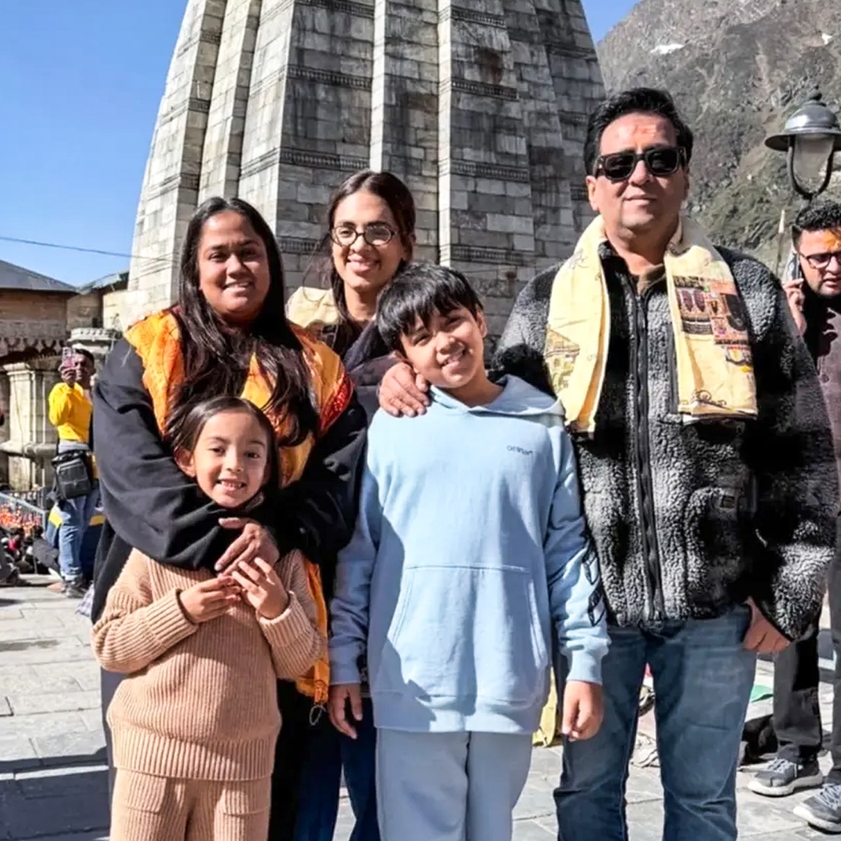 दोनों बच्चों संग केदारनाथ पहुंचीं सलमान खान की बहन अर्पिता 