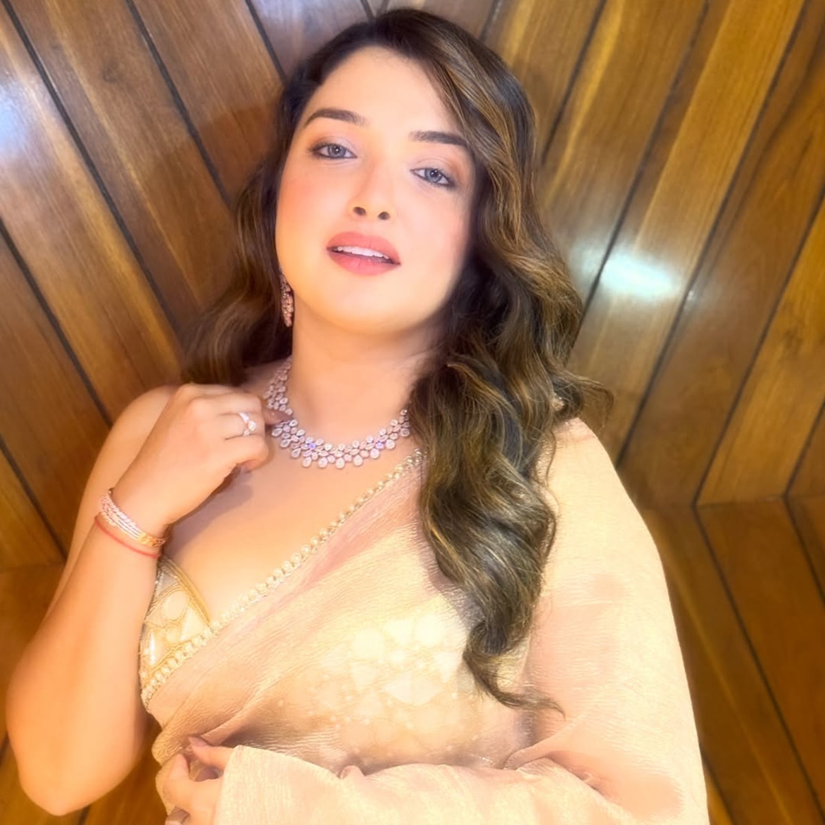 भोजपुरी की टॉप एक्ट्रेस कौन?