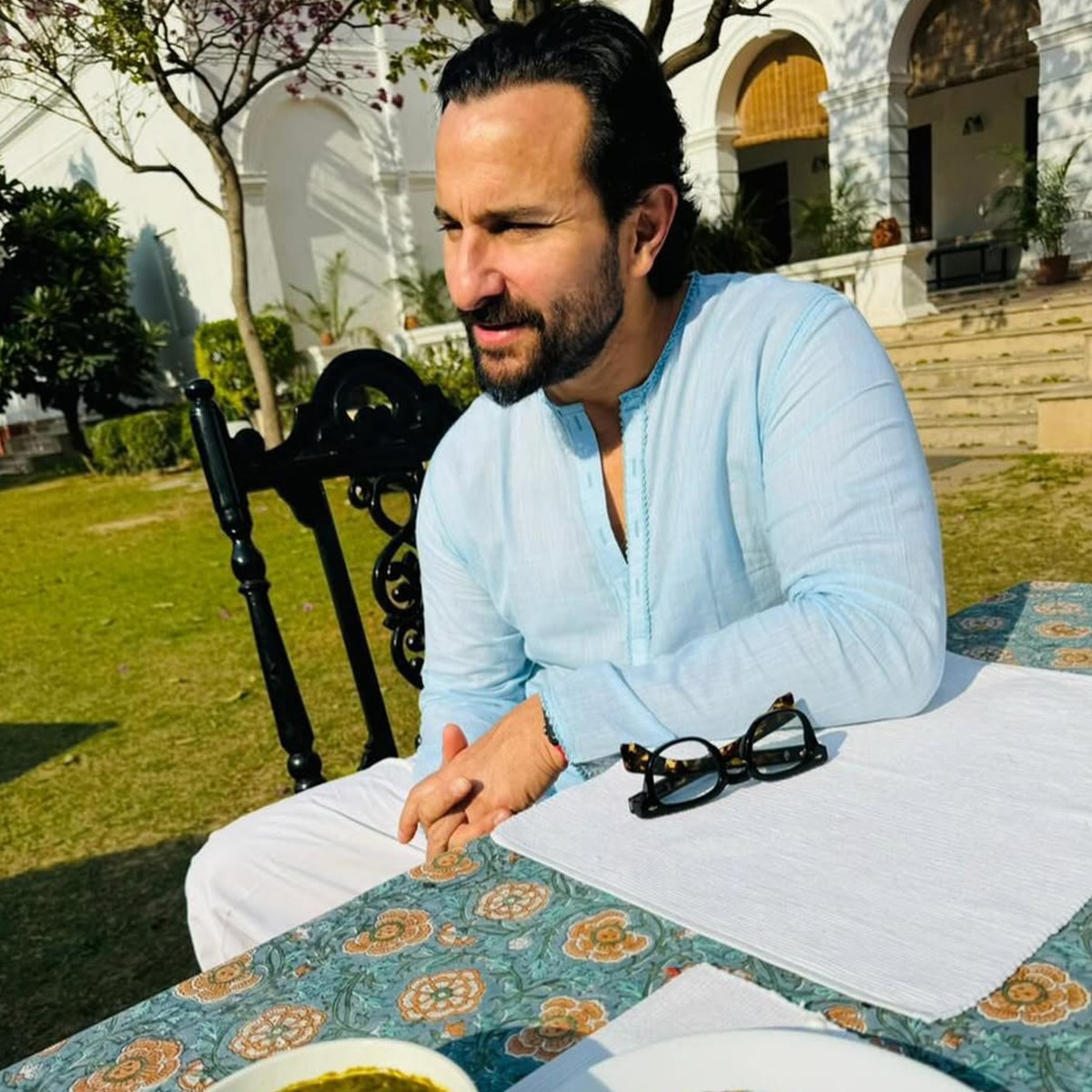 बॉलीवुड सितारों के करोड़ों के फार्महाउस देखें